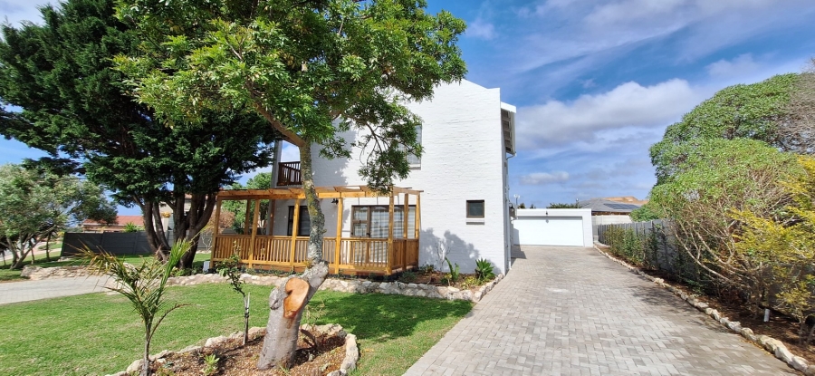 4 Bedroom Property for Sale in Stilbaai Wes Western Cape